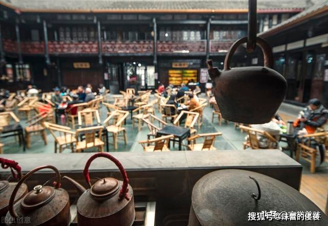 在成都茶馆边喝盖碗茶边琢磨，四川百度SEO工具到底咋选才不踩坑？